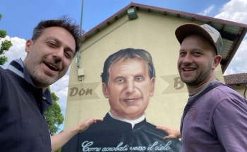 Italie - Un portrait de Don Bosco de sept mètres de haut dans la cour de l’Institut Agnelli