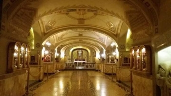 Italia – La cappella delle reliquie della Basilica di Maria Ausiliatrice a Torino celebra 90 anni e li festeggia con una mostra sulla Sindone