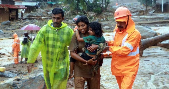 Índia – Salesianos da Inspetoria de Bangalore socorrem a população de Wayanad, devastada por deslizamentos de terra