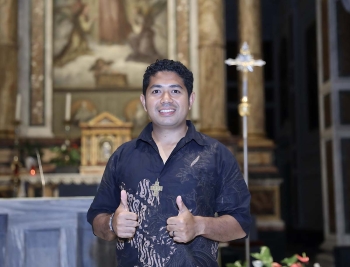 RMG - Los misioneros de la 154ª Expedición Misionera Salesiana: P. Ferdinandus Ola Amang, de Indonesia (INA) a Papúa Nueva Guinea (PGS)