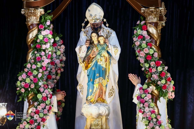 Filippine – La statua di Maria Ausiliatrice del Santuario Nazionale Mariano di Parañaque riceve l’incoronazione canonica