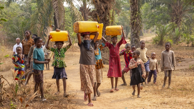République Démocratique du Congo - Un puits pour des milliers d'assoiffés