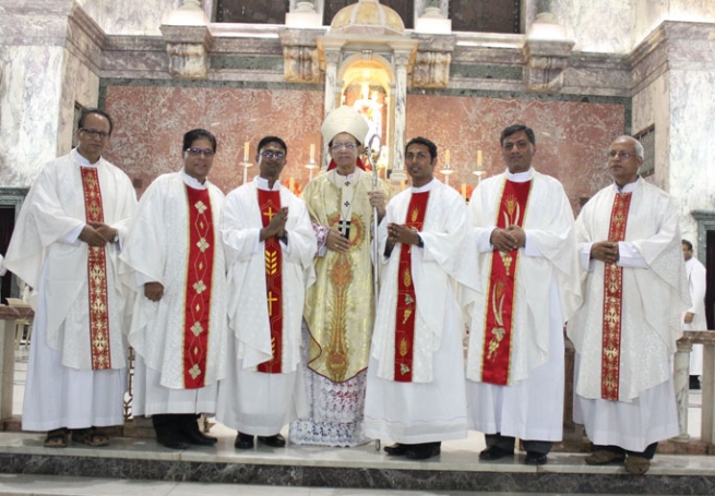 India - Ordenaciones Sacerdotales en Virar, Mumbai y Ahmednagar