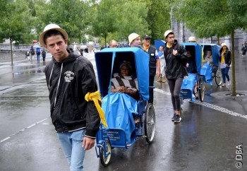 Francia – Los jóvenes de “Ressins” ayudan a los enfermos y ancianos en Lourdes