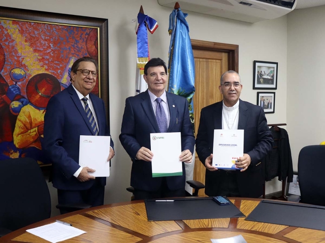 Repubblica Dominicana – La Fondazione Salesiana Don Bosco firma un accordo per promuovere progetti di sviluppo dei giovani e della società