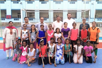 India - 25 girls from the slums selected for hockey school