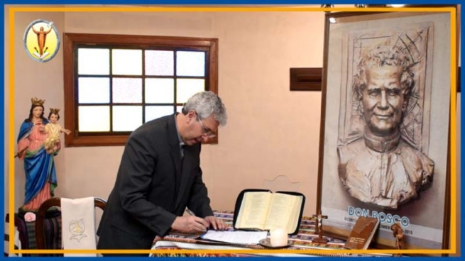 Bolivia – L’Università Salesiana della Bolivia firma un accordo di solidarietà con una compagnia di telefonia cellulare