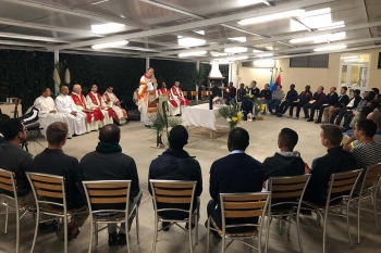 Italie - Mgr Giovenale célèbre l'Eucharistie avec les étudiants en Théologie