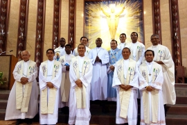 Papouasie Nouvelle Guinée - Premierère profession du salèsien Francis Mallol