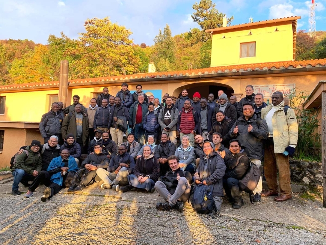 Italia - L'Istituto di Teologia spirituale dell’UPS visita la Casa di preghiera delle FMA a San Biagio