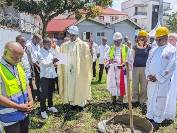 RD Congo – Lançamento da primeira pedra para um edifício comunitário em memória do P. Miguel Rua