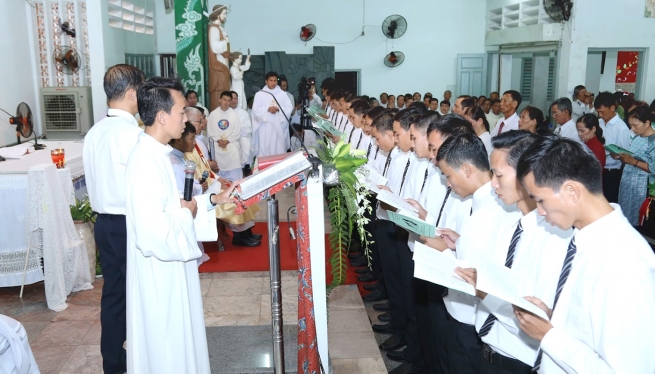 Vietnam - Professioni religiose di giovani salesiani