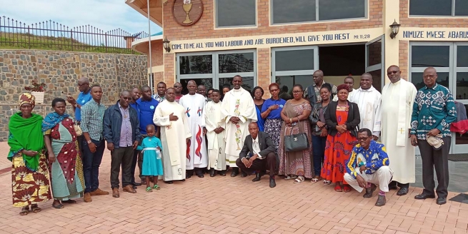 Rwanda – Pellegrinaggio dei salesiani e della Famiglia Salesiana al santuario mariano di Kibeho