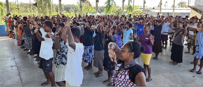 Îles Salomon - Plus de deux cents jeunes réunis pour une formation humaine et chrétienne