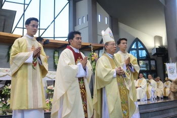 Tailandia - Ordenación sacerdotal del salesiano Anthony Anusit Chanphen