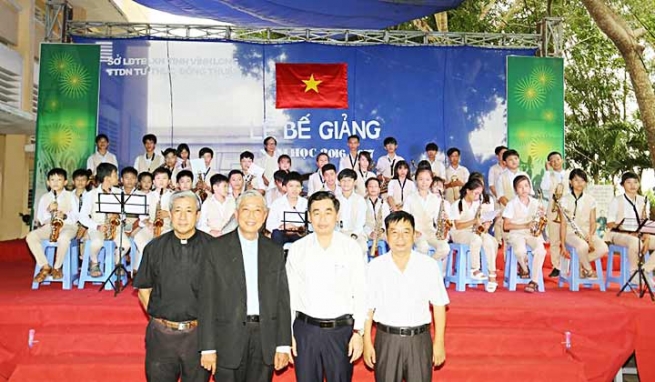 Vietnam  - 132 élèves reçoivent le diplôme