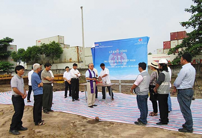 Vietnam - Colocación de la primera piedra de la nueva casa Inspectorial