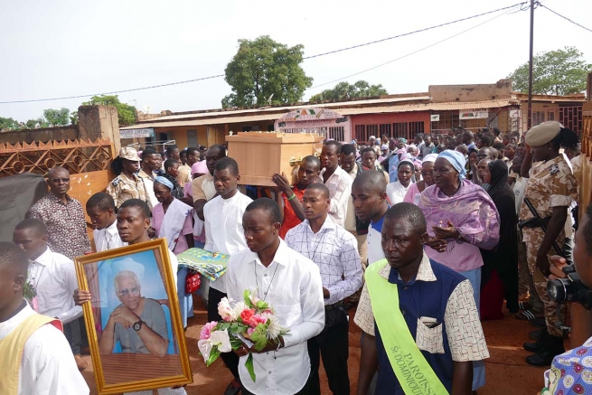 Burkina Faso – L’addio a don Fernando Hernández, missionario salesiano assassinato