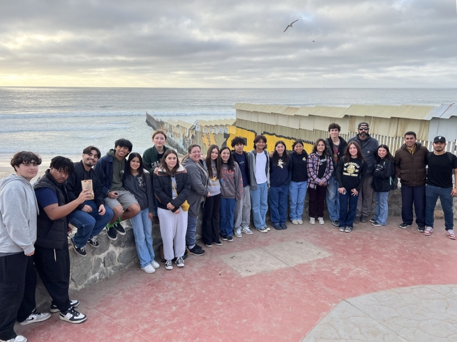 Mexique – Jeunes cœurs salésiens en action : le voyage transformateur de jeunes américains à Tijuana