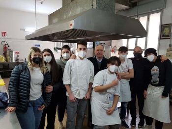 Italie - Le P. Juan Carlos Pérez Godoy rencontre les jeunes du CFP « Jésus Adolescent »