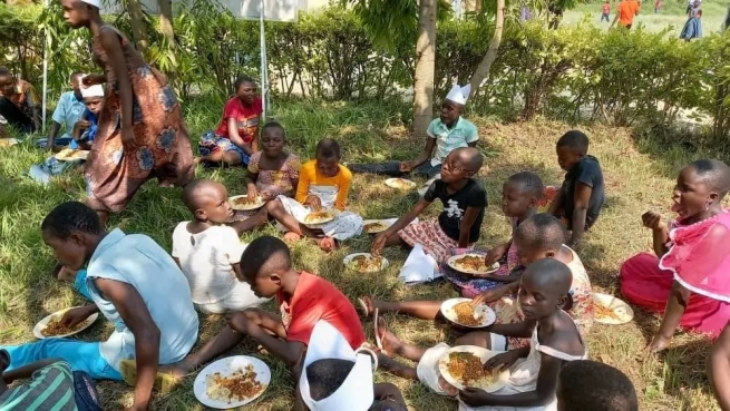 Burundi - Plus de 1 600 élèves ont reçu des repas nutritifs, grâce à la fructueuse collaboration entre « Salesian Missions » et « Rise Against Hunger »