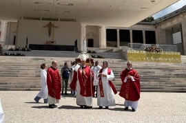 Portugal – El Rector Mayor de los Salesianos, el Cardenal Ángel Fernández Artime, ha presidido la Peregrinación Nacional de la Familia Salesiana al Santuario de Fátima