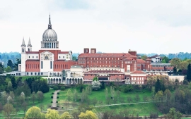 RMG – Les sanctuaires dédiés au Père et Maître de la Jeunesse : la Basilique de Colle Don Bosco à Castelnuovo Don Bosco