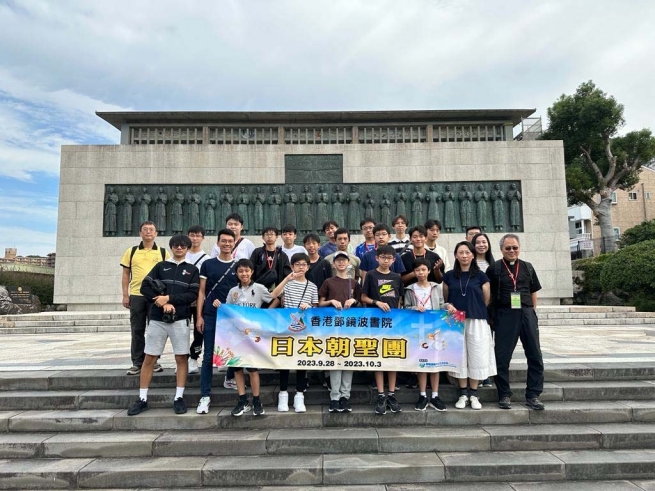Japon - Des élèves de Hong Kong en pèlerinage sur l’île japonaise de Kyushu