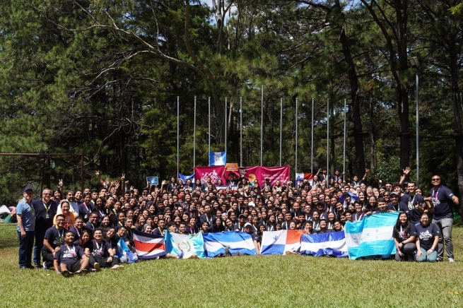 El Salvador - Plus de 300 jeunes participent avec joie au « Camp Bosco »