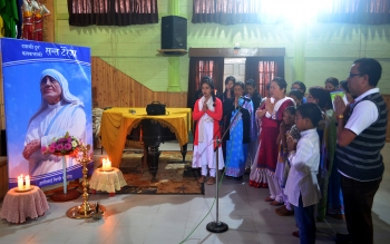 Inde - 'Don Bosco School Mirik'  abrite une session de prière intrereligieuse en l'honneur de Mère Thérèse