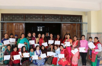 Nepal - Entrega de diplomas a 38 mujeres