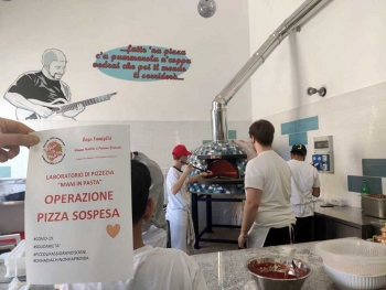 Italie - Les pizzas « suspendues » des jeunes de la communauté « Peppino Brancati »