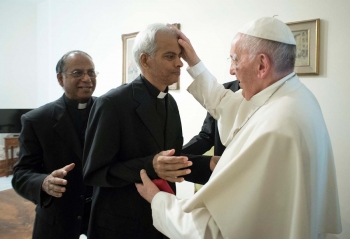 Vaticano - El Papa Francisco se encontró con el Padre Thomas Uzhunnalil