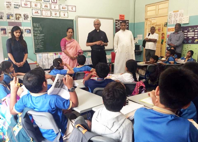 India – Don Tom Uzhunnalil visita le scuole salesiane “Don Bosco High School” e “Don Bosco International School”