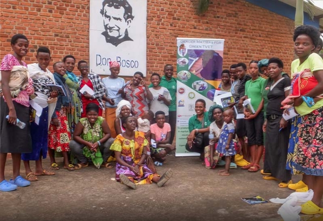 Ruanda – Primera promoción en Agricultura de jóvenes madres solteras en la Escuela Don Bosco