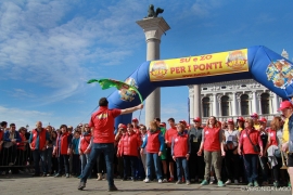 Italia – Domenica la “Su e Zo per i Ponti” a Venezia: attesi 12.000 partecipanti, contro la paura e per la solidarietà