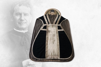 Équateur – La chasuble portée par Don Bosco, un trésor gardé par les Archives Historiques de l'Équateur