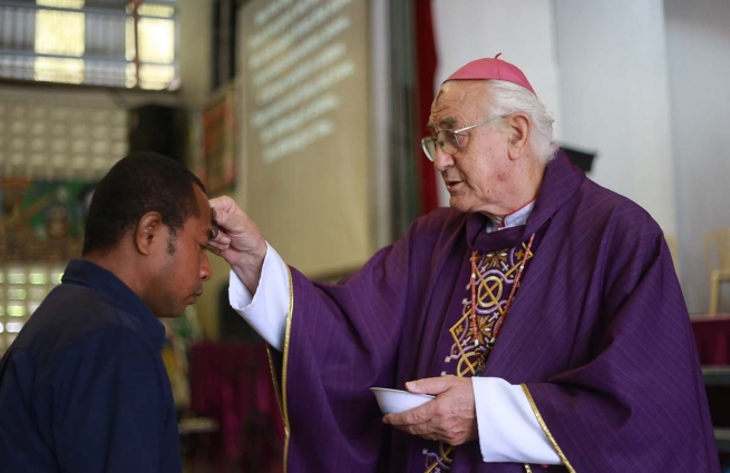 Papouasie-Nouvelle-Guinée – Début des activités éducatives et pastorales