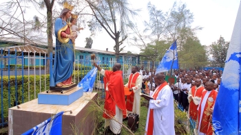 R.D. Congo - Misa de apertura del año pastoral y escolar y bendición de una estatua de María Auxiliadora donada al "Don Bosco Ngangi" por la Procura Misionera de Turín