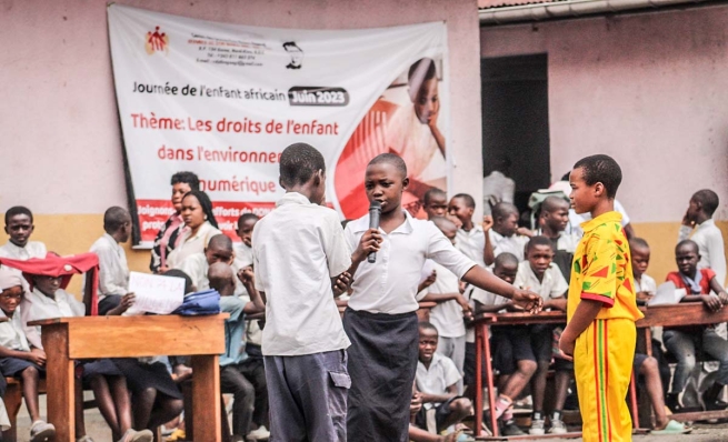 Demokratyczna Republika Konga – Salezjanie obchodzą Dzień Dziecka Afrykańskiego z dziećmi ulicy