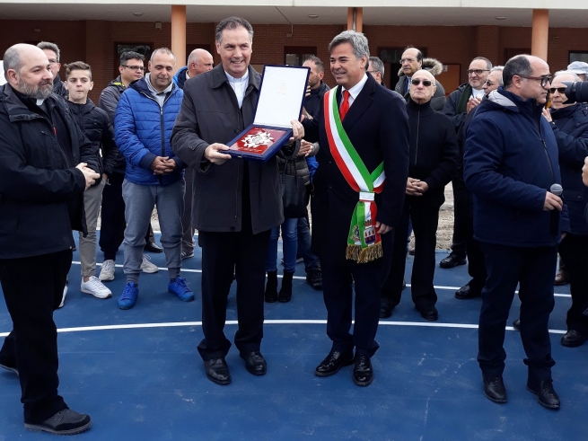 Italia - El Rector Mayor visitó Foggia e inauguró el nuevo patio del Oratorio