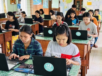 Myanmar - Cours de formation en informatique pour les jeunes de la région