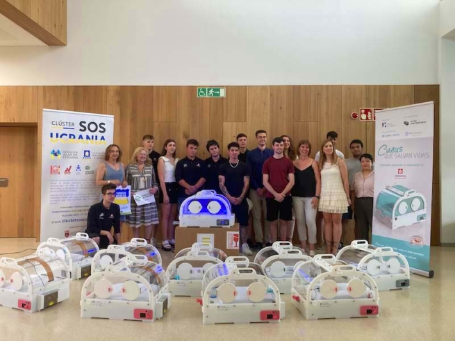 Hiszpania – Salezjańskie ośrodki kształcenia zawodowego wykonały 10 inkubatorów dla zagrożonych dzieci na Ukrainie