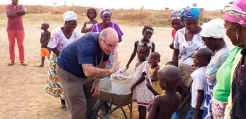 Angola – Il Cardinale salesiano Daniel Sturla visita la Scuola Don Bosco