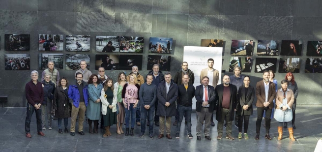 Spain – The “Life in a suitcase” photographic exhibition at the Parliament of Navarre