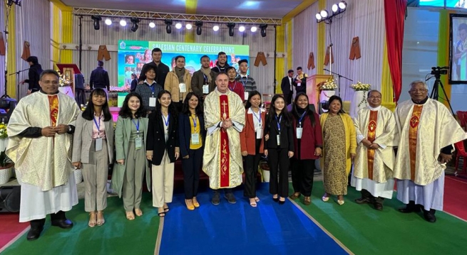 India – El Rector Mayor entre sus jóvenes: Misa en la Expo Juvenil del Centenario y sesión de diálogo con los muchachos y muchachas