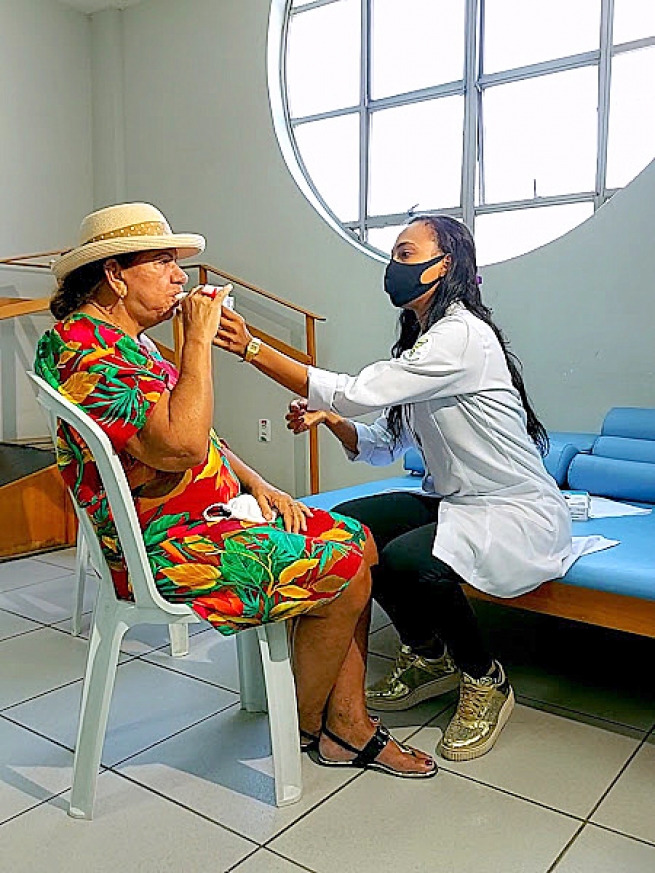 Brasil – La UniSales de Vitória ofrece tratamiento gratuito a pacientes con trastornos post-Covid-19