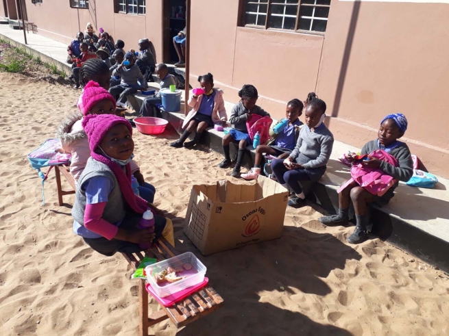 Namíbia – Salesianos prestam ajuda alimentar a 123 crianças carentes