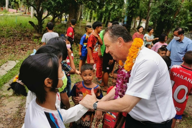 Thailandia – “La Casa Don Bosco è la vostra casa. Anche tu hai un futuro”: il Rettor Maggiore alla Casa Don Bosco di Bangsak