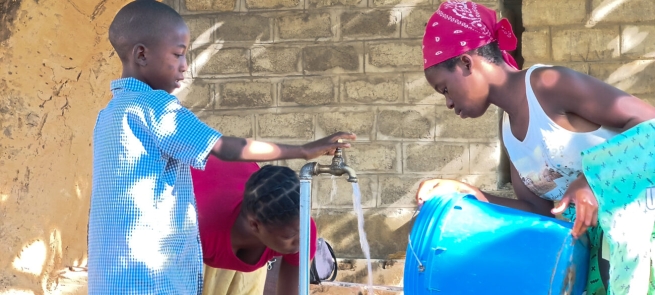 Zambia – Otra iniciativa de seguridad hídrica y dignidad gracias a la "Iniciativa Agua Limpia" de "Misiones “Salesian Missions”